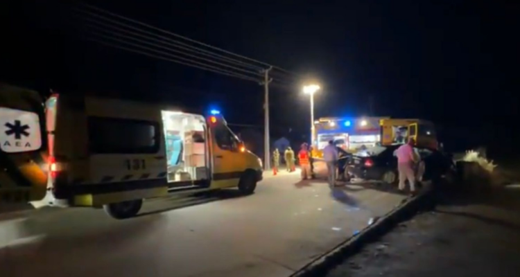 Accidente de tránsito deja un muerto en Quellón: vehículo impactó contra barrera de contención