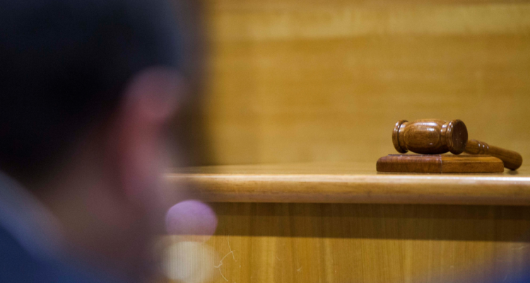 Condenan a hombre que violó a su hija desde que ella tenía 7 años en la región de Aysén