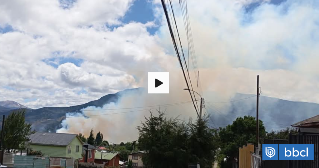 Declaran alerta roja por incendio forestal en Coyhaique