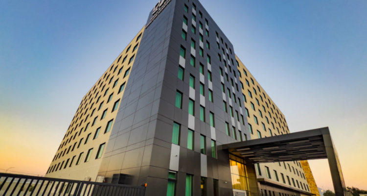 Hotel fantasma está listo hace 9 meses y no puede operar: cadena apunta a la DOM de Pudahuel