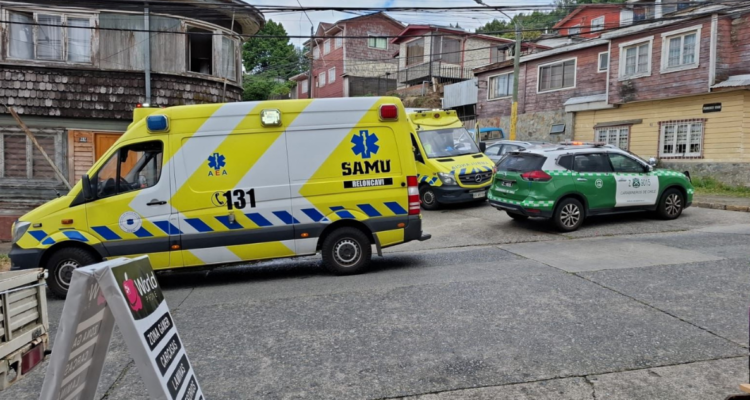 Detienen a dos hombres que protagonizaron riña con armas blancas en Puerto Montt: uno es menor de edad