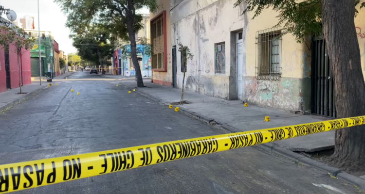 Ataque armado en el centro de Santiago: dos víctimas internadas tras recibir al menos 21 disparos