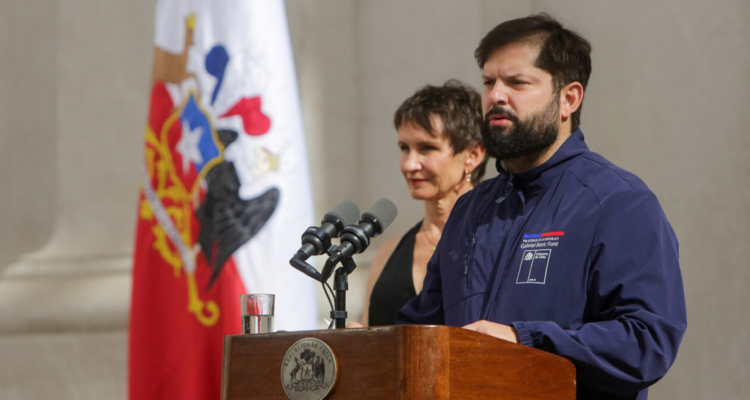Boric decreta Estado de Emergencia en Maule y Ñuble, y toque de queda para comunas de La Araucanía
