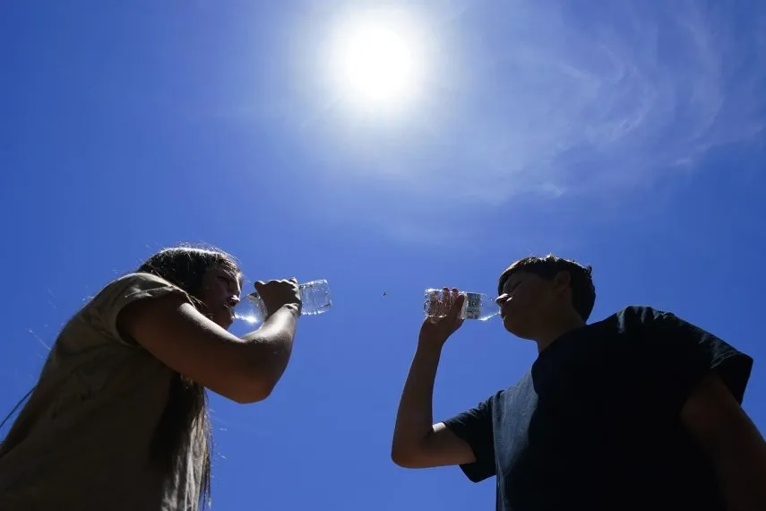 Las cuatro regiones con Alerta Roja por calor extremo y temperaturas de hasta 38°C este fin de semana