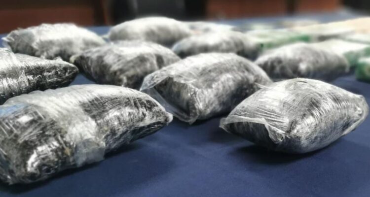 Incautan drogas para producir más de 105 mil comprimidos de éxtasis en Arica
