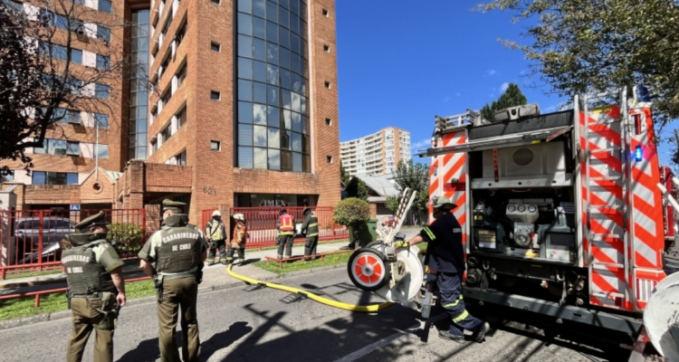 Evacúan edificio que funciona como centro médico en Temuco por presencia de gases