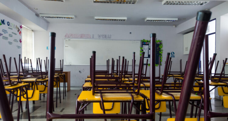 Profesores cumplen un mes paralizados en Magallanes: 12 mil niños aún no pueden comenzar año escolar