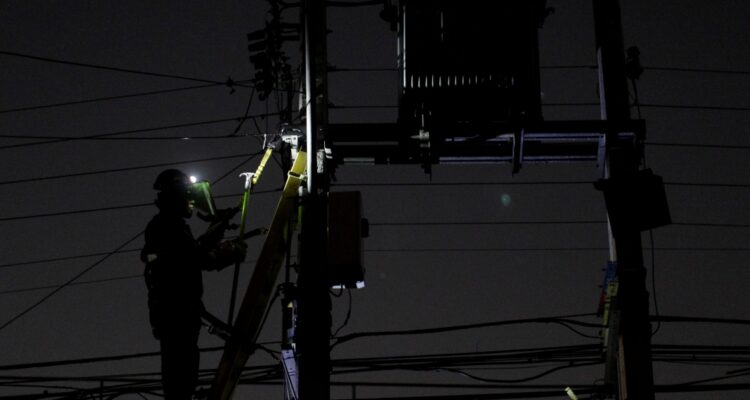 Más de 160 mil hogares del país se mantienen sin energía eléctrica por lluvias