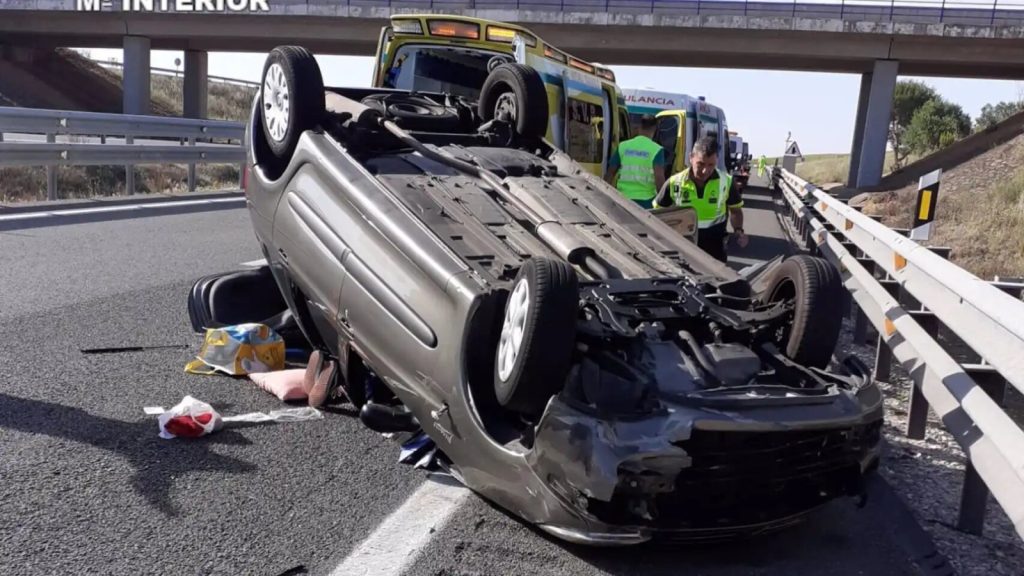 Accidente múltiple involucra a ocho vehículos en Pudahuel: uno terminó volcado