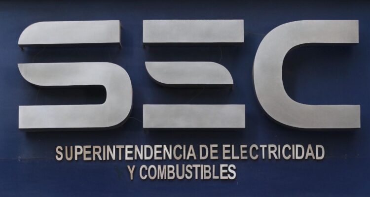 SEC formula cargos a distribuidoras eléctricas en Bío Bío y La Araucanía por prolongados cortes de luz