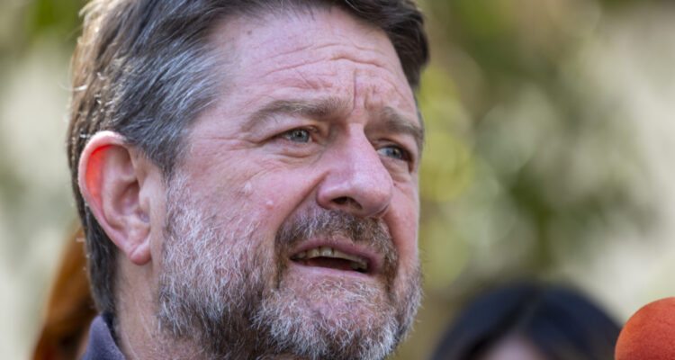 Servel rechazó parte de rendición de campaña de Orrego por alto monto pagado a administrador electoral