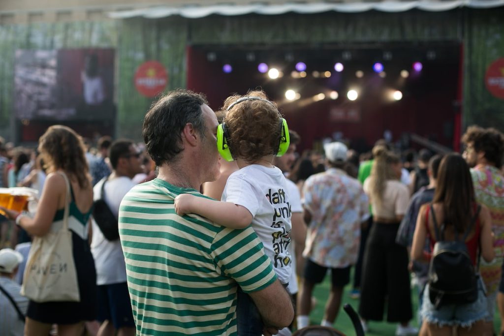 De tapones a ‘apps’ que miden el ruido: cuidar los oídos en los conciertos evita daños irreversibles | Salud y bienestar