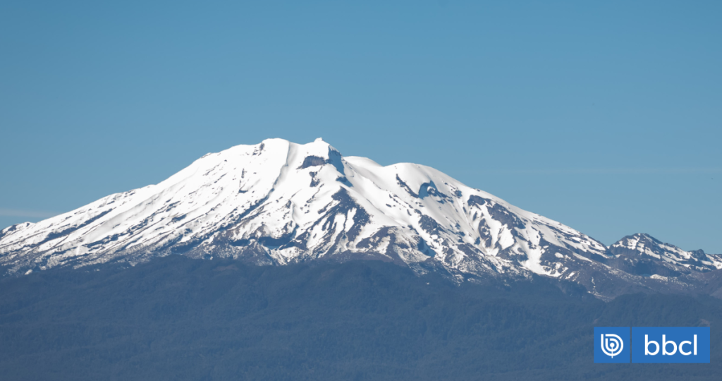 Declaran alerta temprana preventiva para comunas del Maule por aumento de actividad del Volcán Peteroa