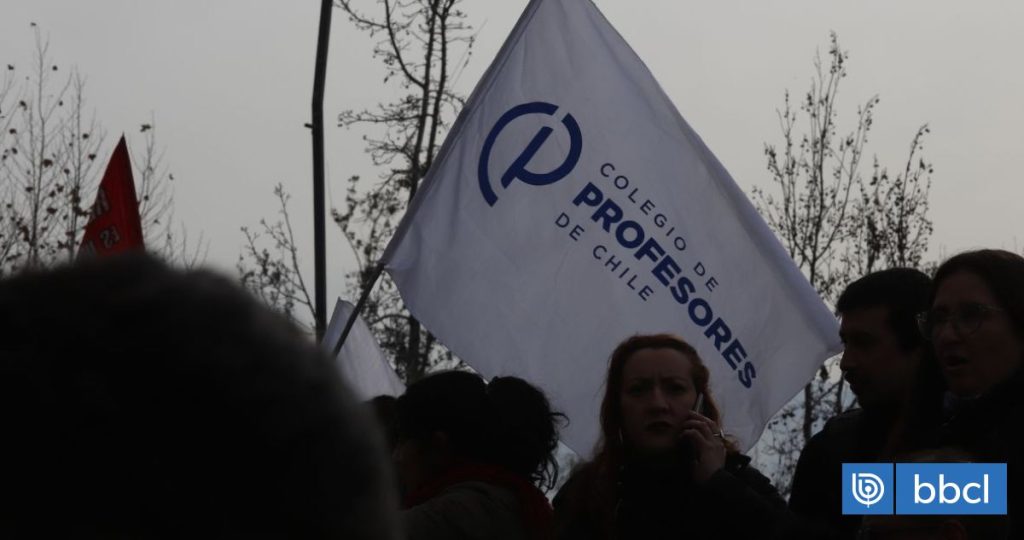 Profesores de Los Ríos cuestionan a la CGR por dictamen que establece descuentos a docentes en paro