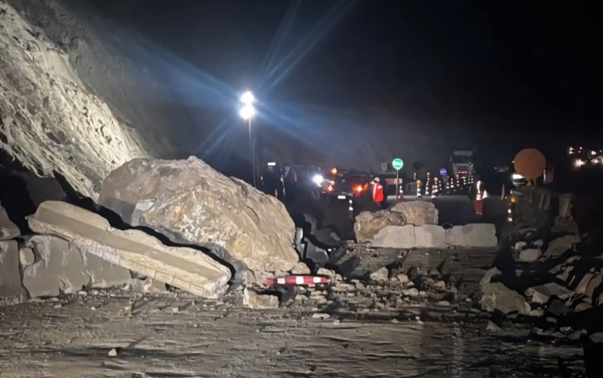 Alcalde de Camarones y el complejo escenario por derrumbes "sin control" en Cuesta Chinchorro