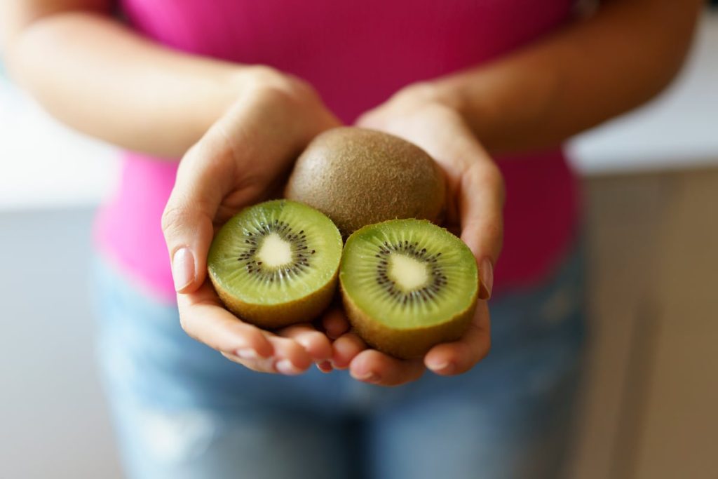 Es oficial: el kiwi “ayuda a ir al baño”… y reabre el debate sobre la publicidad alimentaria | Nutrir con ciencia