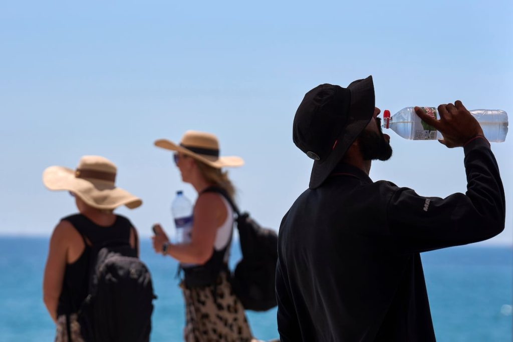 Mareo, confusión… ¿Cuáles son los síntomas y qué hacer ante un golpe de calor? | Salud y bienestar