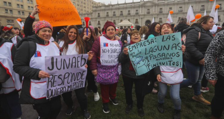 Junaeb activa plan de contingencia ante paro nacional de manipuladoras: raciones frías y fiscalización