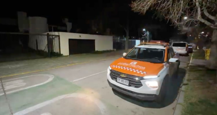 Familia sufre robo en Lo Barnechea: delincuentes golpearon a dueño de casa y se llevaron su auto