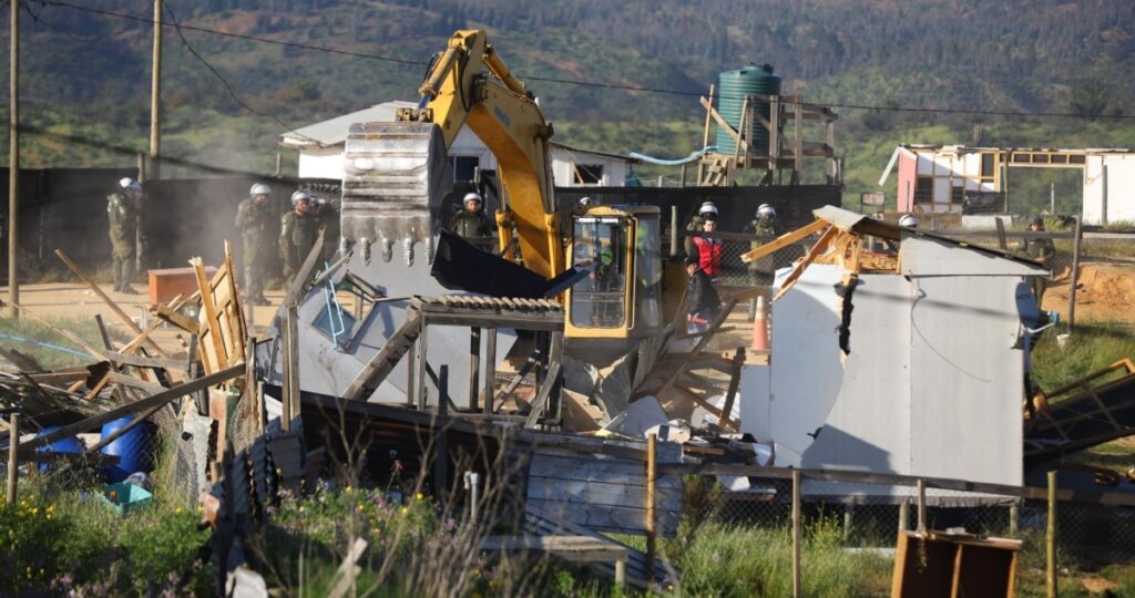Toma Calicheros de Quilpué: demolición tardará 2 días y las familias desarmaron 50% de las viviendas