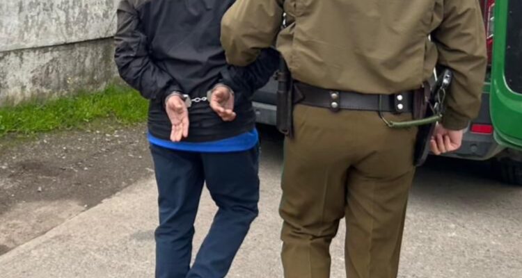 Detienen a sujeto acusado de femicidio frustrado en Coronel: atacó con un cuchillo a expareja