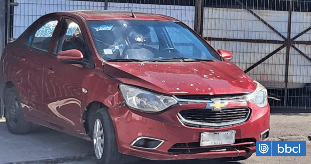 Vehículo es encontrado con casi 30 impactos de bala en La Pintana: no hay personas lesionadas