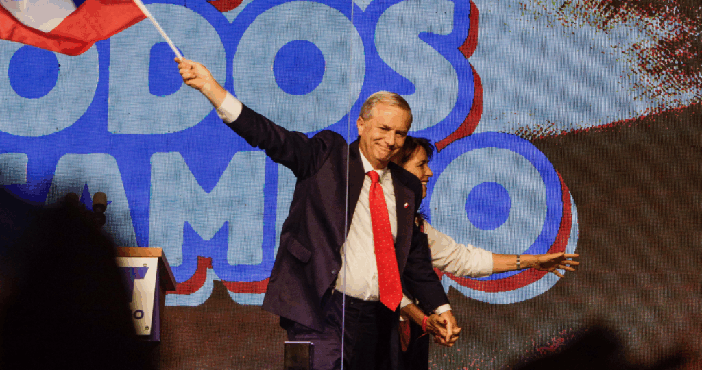 Republicanos y el PSC celebran giro a la derecha y Chile Vamos compromete apoyo para balotaje