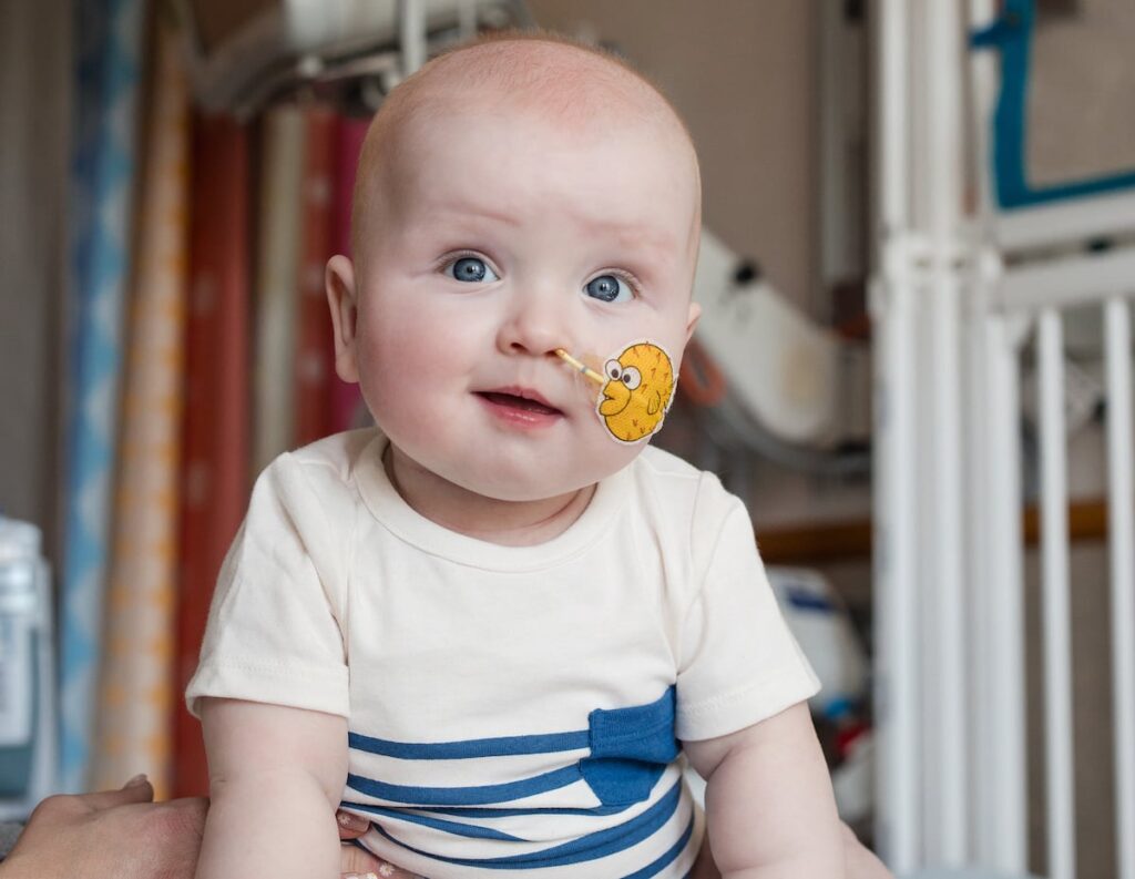 El primer bebé tratado con terapia génica personalizada protagoniza las historias de ciencia más relevantes de 2025