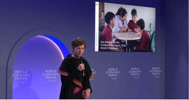 Ana María Raad, recibe Premio a la Innovación Social en el Foro Económico Mundial