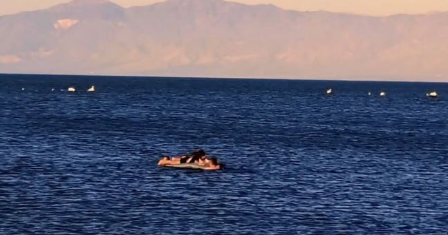Carabinero de franco rescata a dos menores y su padre que eran arrastrados mar adentro en Mejillones