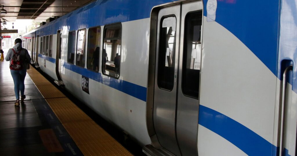 Sacarán de circulación tren rayado en estación Peñablanca