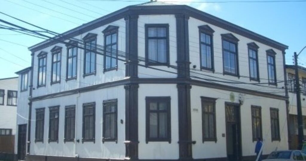 Superintendencia de Educación declara admisible denuncia contra colegio por suspender licenciatura