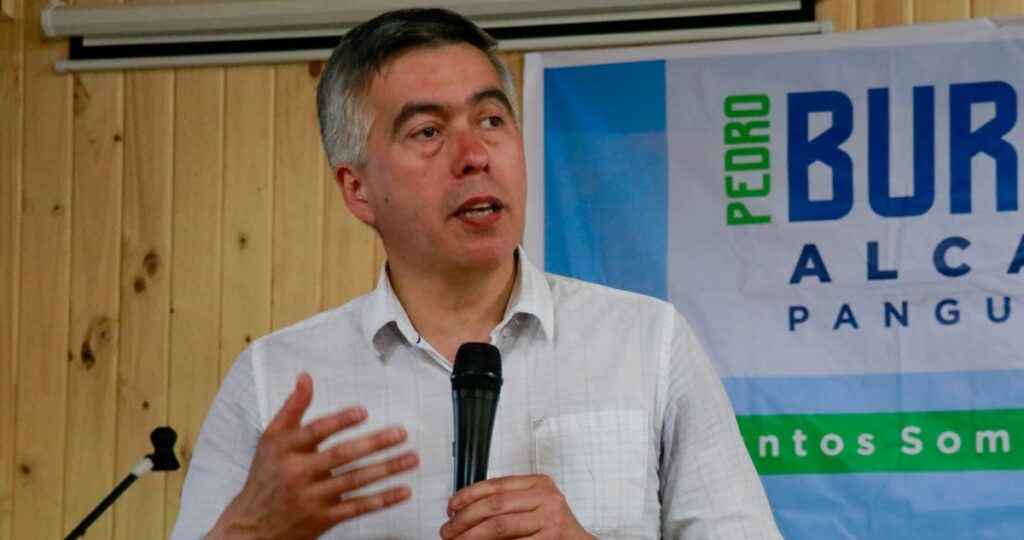 Pedro Burgos deja el municipio de Los Lagos: estuvo contratado pese a inhabilitación de 5 años