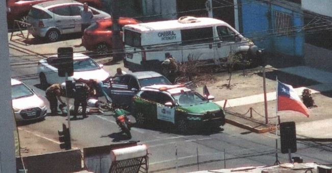 Delincuentes con armas falsas simularon la venta de un auto para asaltar a una familia en Iquique