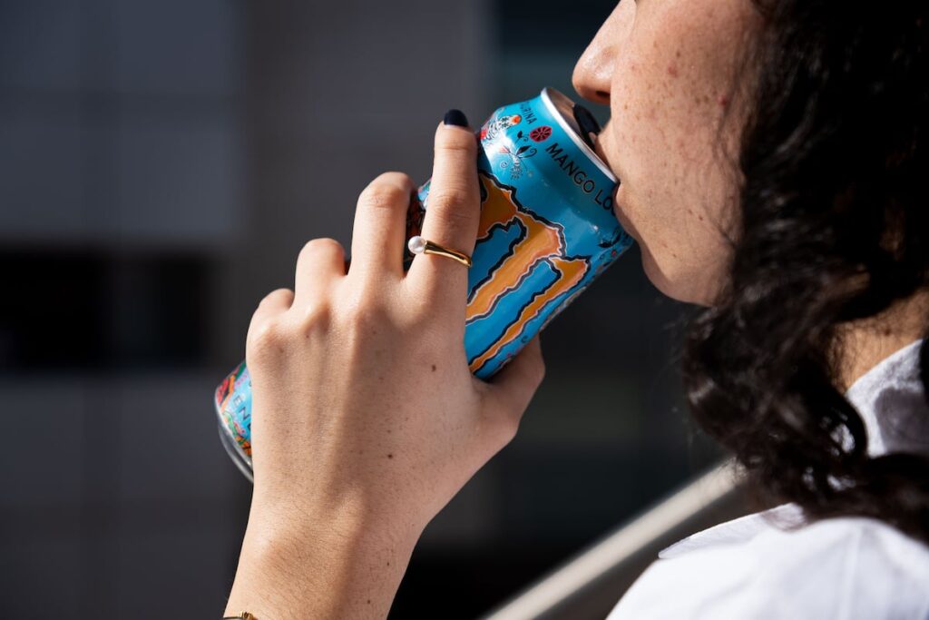 Consumo prohibirá la venta de bebidas energéticas a menores de 16 años y hasta los 18 las que tienen más cafeína