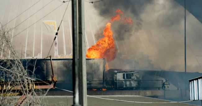 Explosión en la RM: Bombero confirma que víctimas se lanzaron desde puente para huir de las llamas