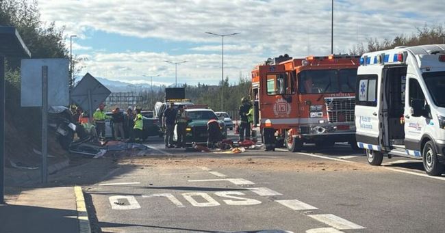Al menos dos muertos deja choque de vehículo con ladera de cerro en Ruta 68 hacia Valparaíso