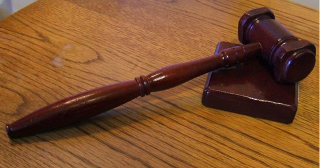 Tribunal condena a 12 años de cárcel a dos personas por tráfico de drogas y municiones en Valdivia