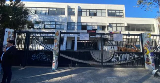 Colegios de Valparaíso activan protocolos por mensajes de violencia en internet: uno suspendió clases