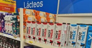 Lecheros arremeten nuevamente contra NotCo y piden a Suprema que aclare uso de la palabra "milk"