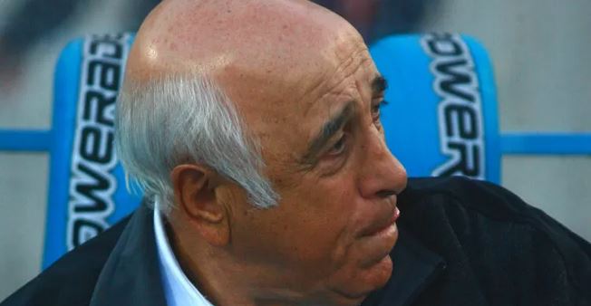 Nelson Acosta, ex DT de La Roja, es trasladado a la Clínica Alemana de Santiago
