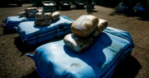 Detienen a extranjero que retiraba más de 400 kilos de droga en pleno desierto para ingresarla a Chile