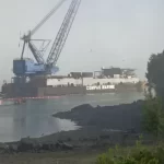 Retoman maniobras para reflotar embarcación donde murieron seis personas en el Estuario del Reloncaví