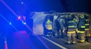 Volcamiento de camión con un container deja a conductor lesionado en la comuna de Casablanca