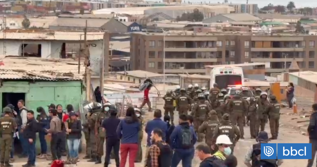 VIDEO: Con gran despliegue policial inicia desalojo de Cerro Chuño en Arica, foco de crimen organizado