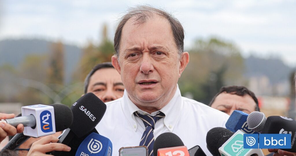 Ministro Poduje afirma que 3 edificios serán demolidos por "daño irreparable" en Tocopilla por lluvias