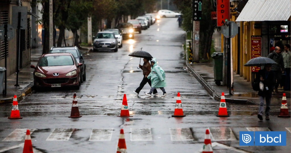 Pronostican lluvias en casi todo Chile este fin de semana: revisa acá las regiones más afectadas