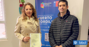 Revelan que nueva directora de SLEP Puerto Cordillera fue multada por salir de Chile con licencia
