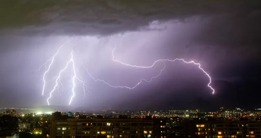 Tormentas eléctricas se registrarían en 9 regiones por sistema frontal: revisa las zonas afectadas