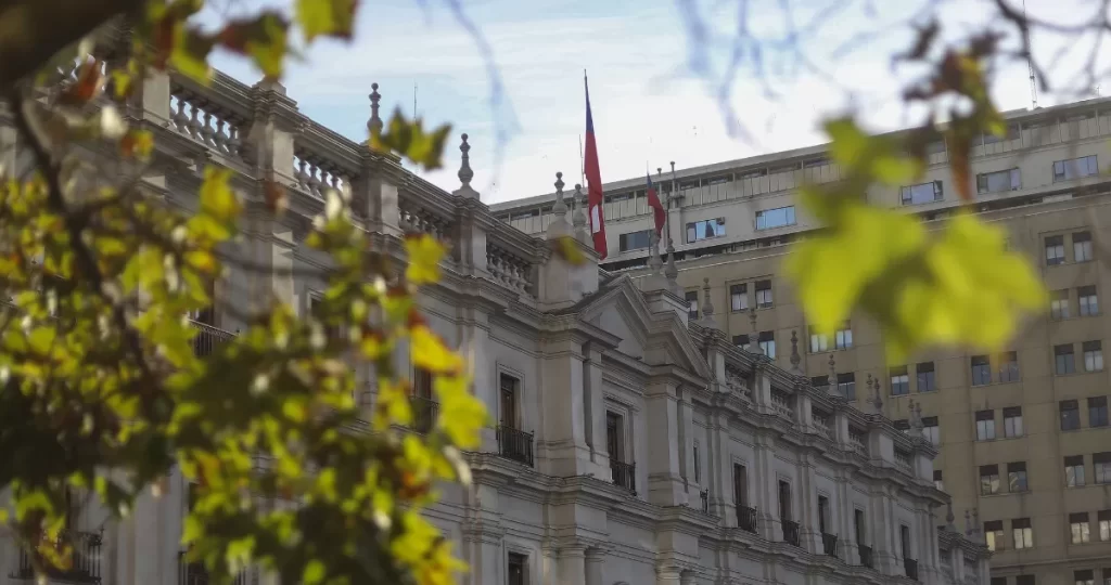 En el mismo día del aniversario del "Rechazo": Gobierno reabrirá el paso peatonal de La Moneda